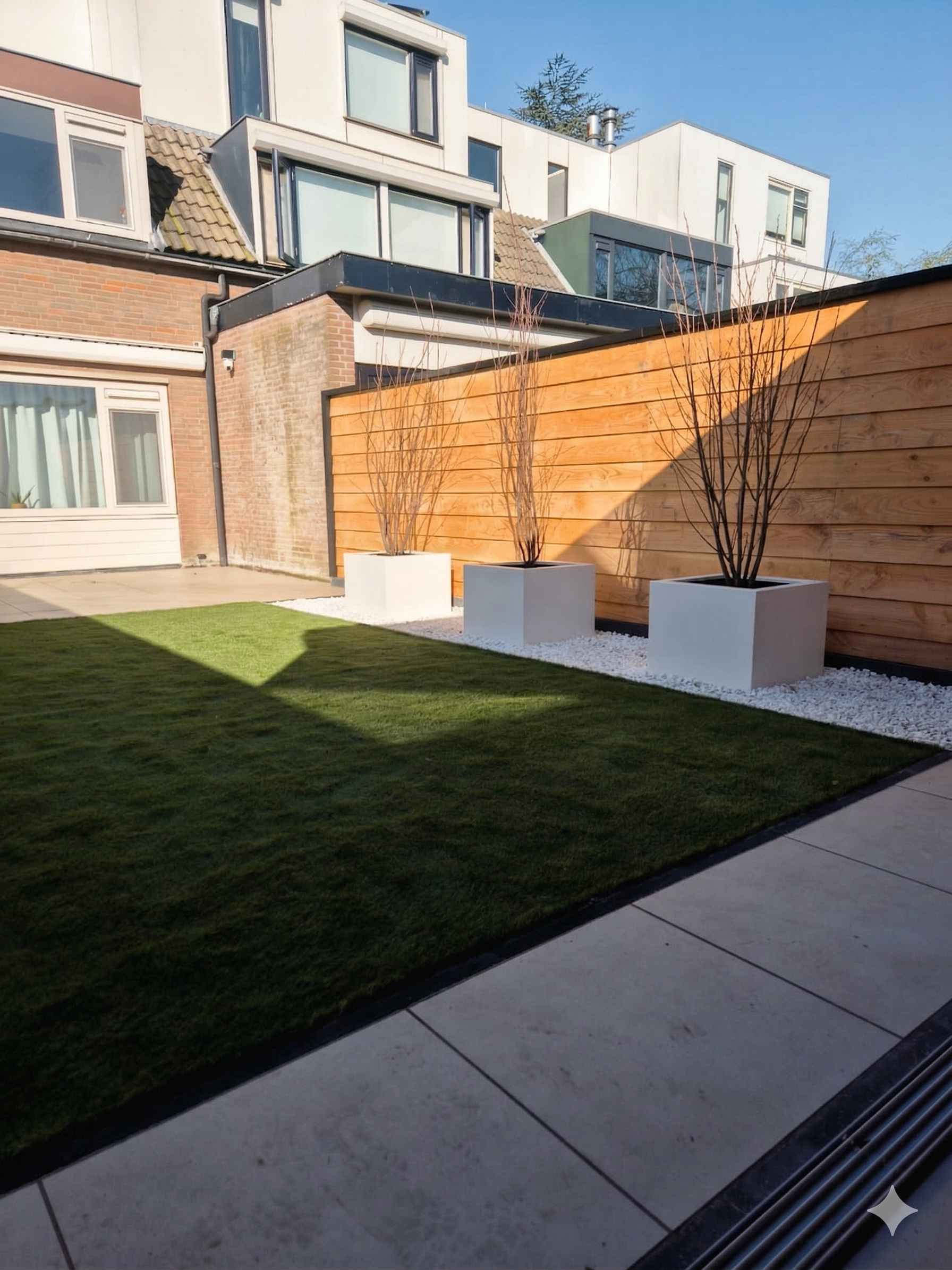 Afbeelding van project Moderne achtertuin met schuur en overkapping | Benthuizen