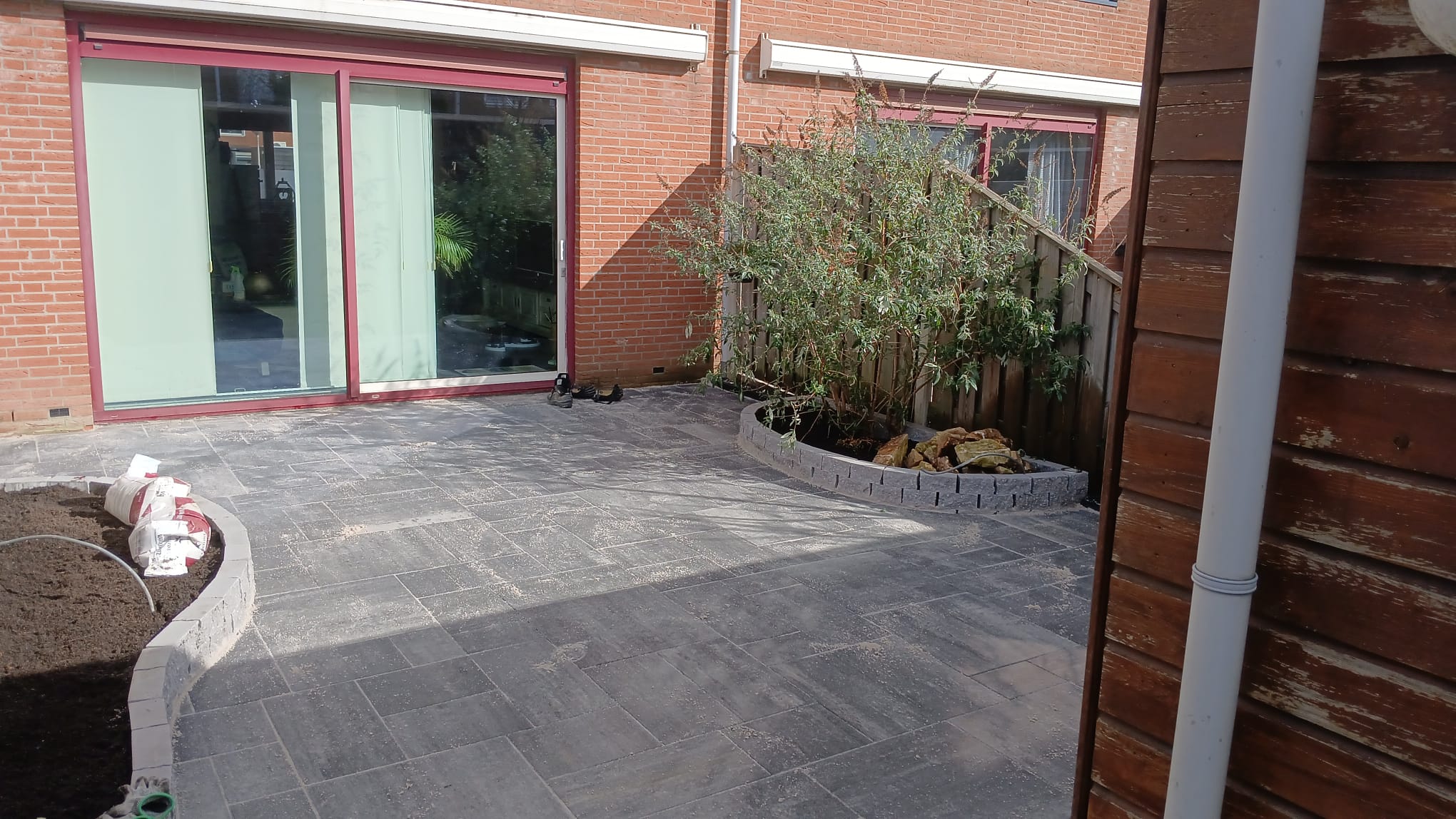Afbeelding van project Achtertuin renovatie in Hoogvliet